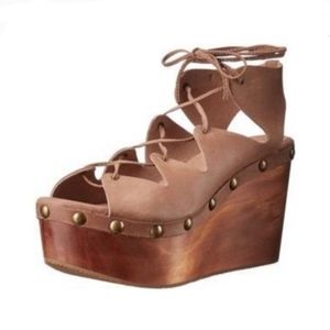 Five Worlds by Cordani Cocoa Raul Wedges